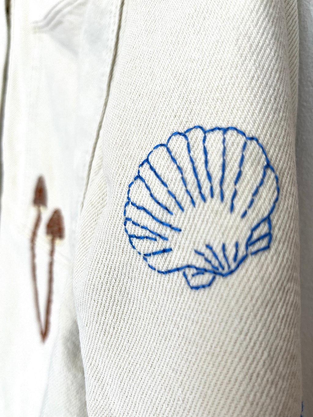 Råhvid unika overshirt råhvid med håndbroderier