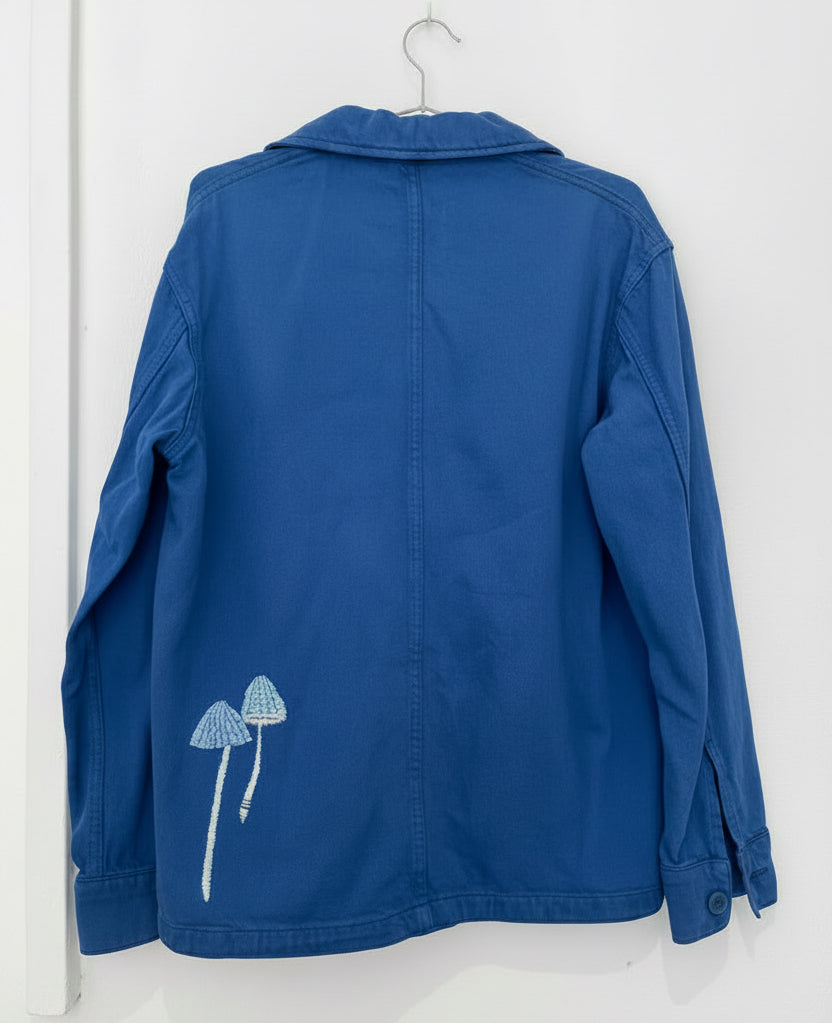 Blå unika overshirt med håndbroderier