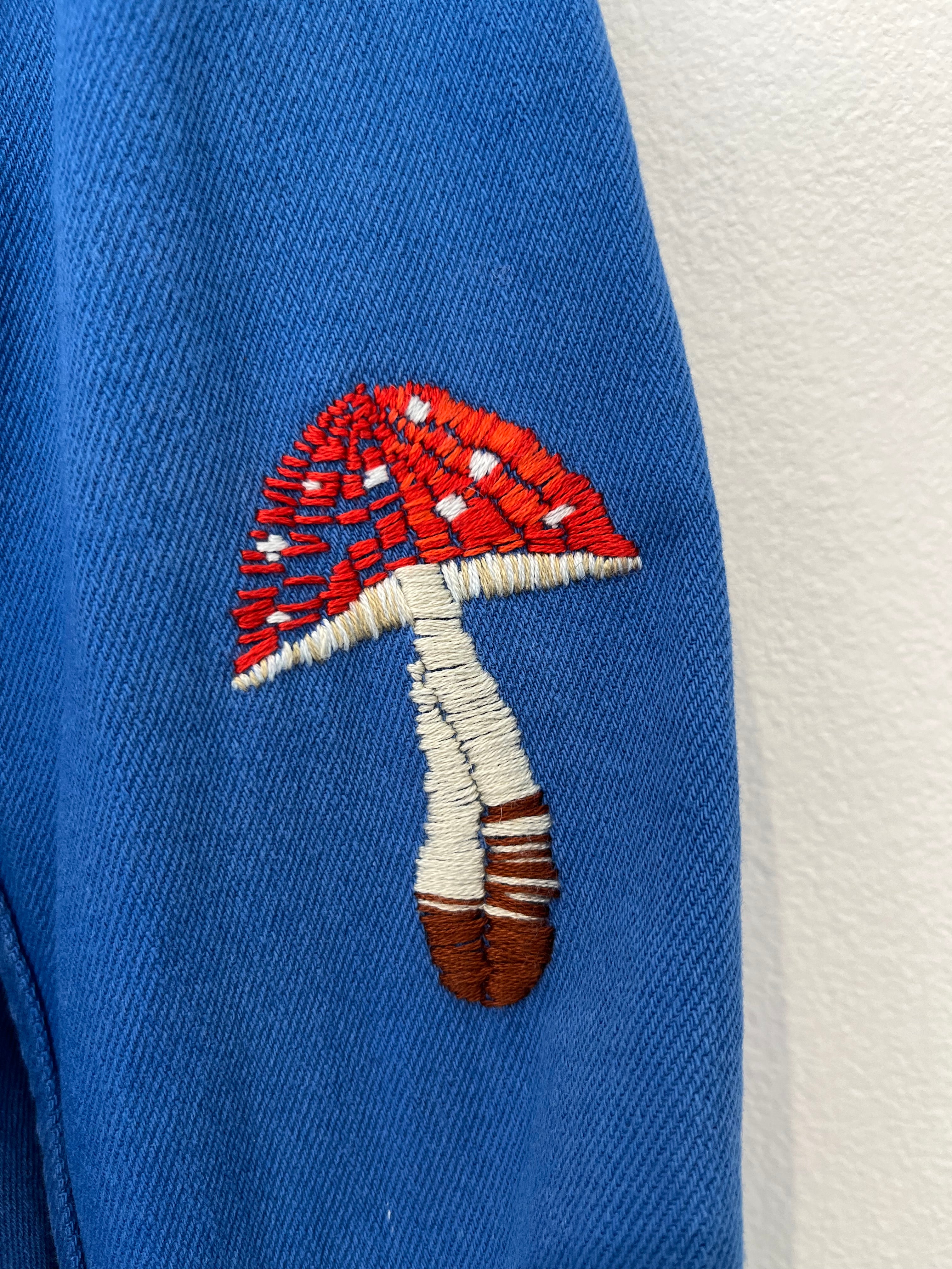 Blå unika overshirt med håndbroderier