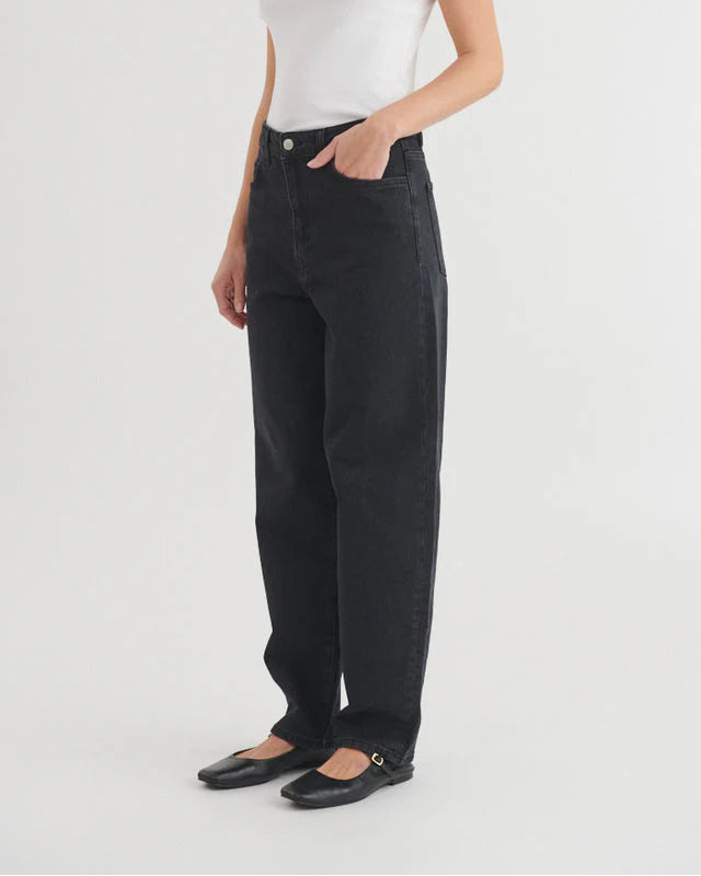 Basic Apparel GOTS jeans perfect barrel cut