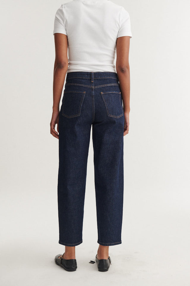 Barrel jeans Ea dark denim, GOTS