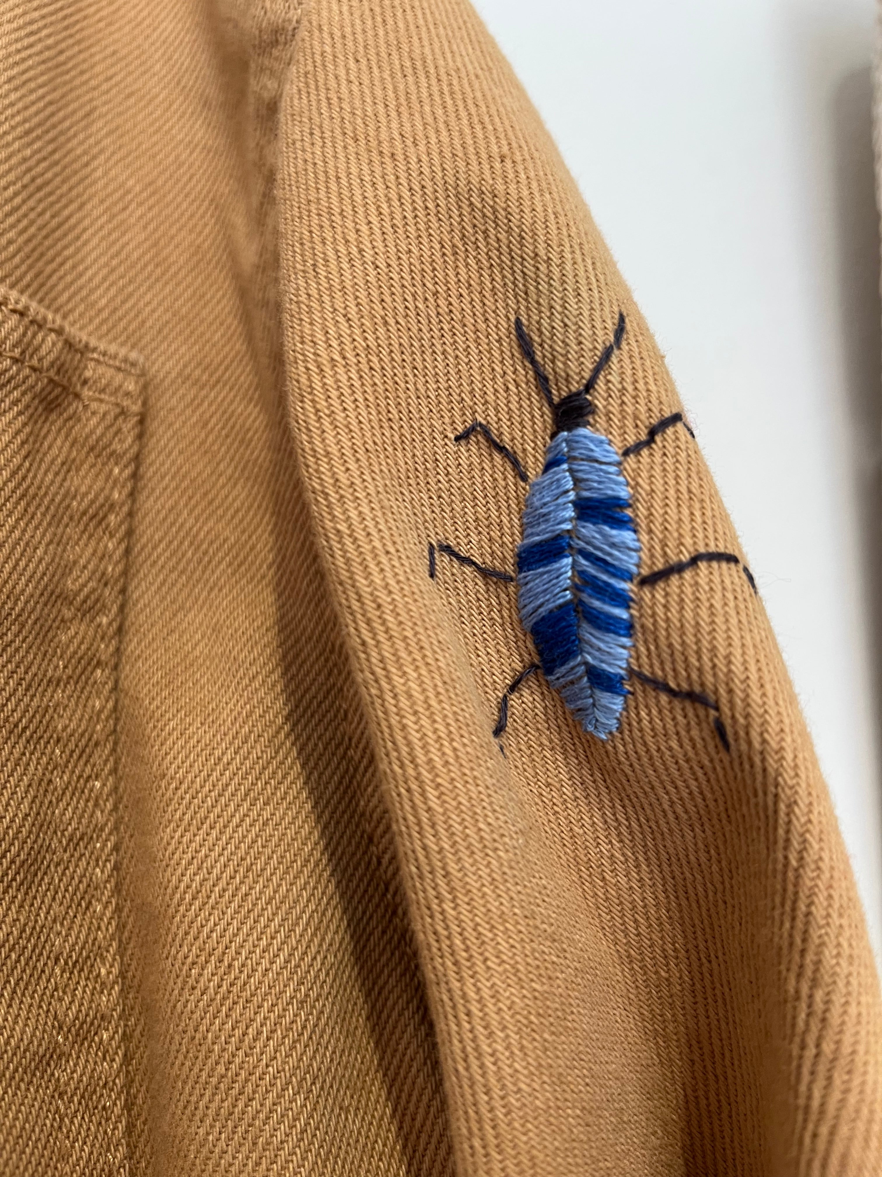 Duo-brun unika overshirt med håndbroderier