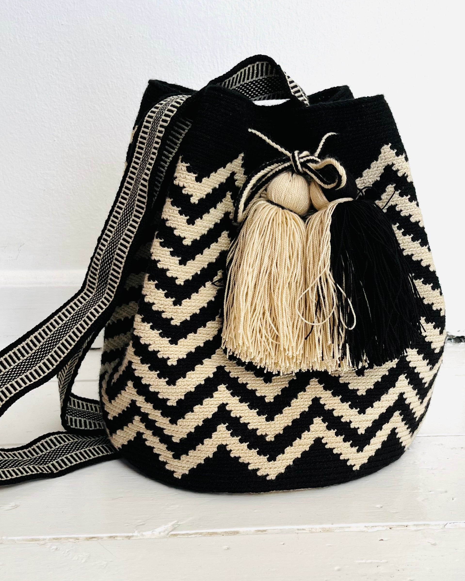 Wayuu unika taske - small - black/beige zig-zag