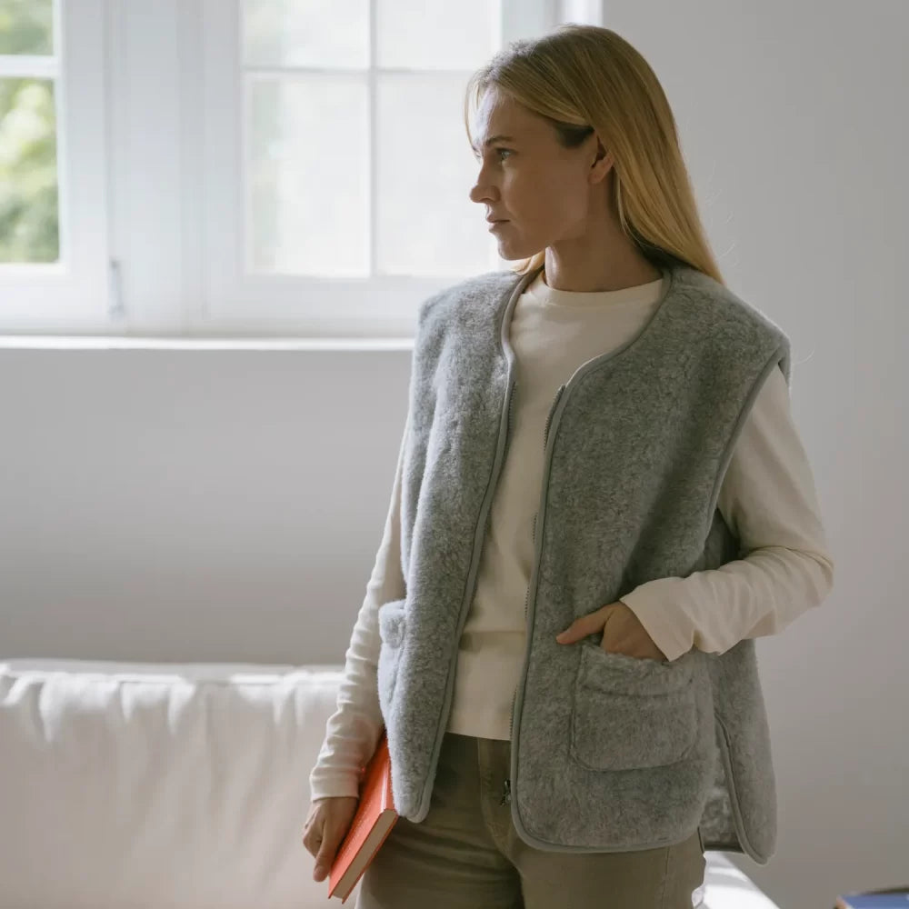 Vest i merinould, lysegrå