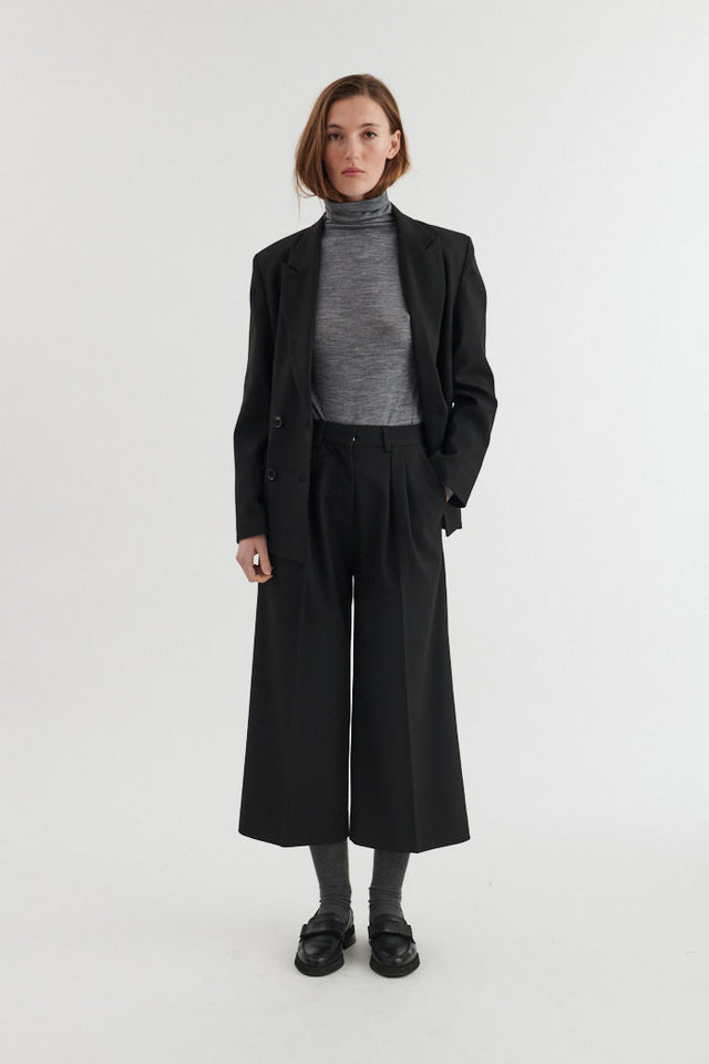 Pleated Marjo cropped pants, black