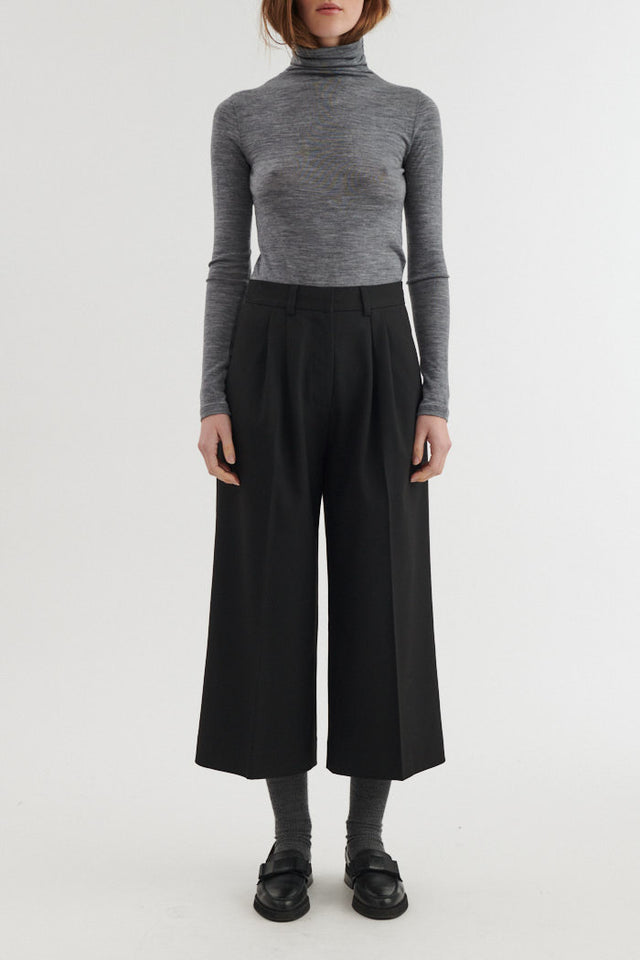 Pleated Marjo cropped pants, black