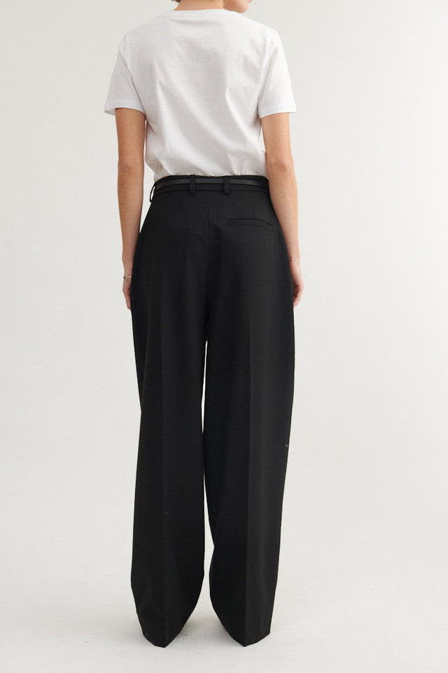 Pleated Marjo pants, black