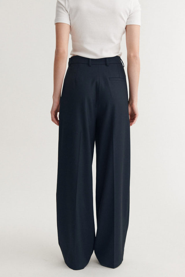 Pleated Marjo pants, navy