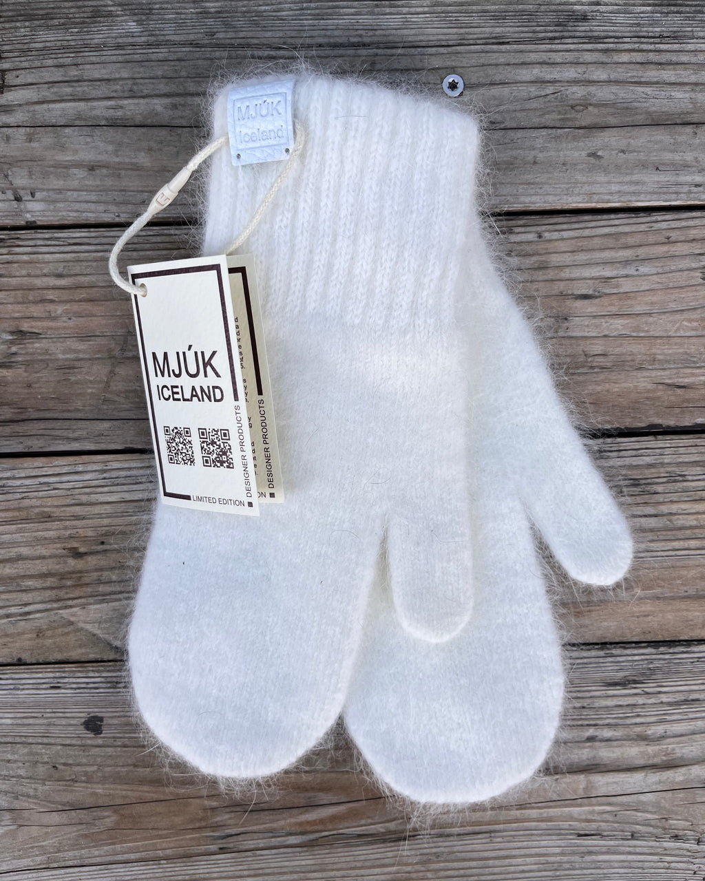 Mjuk Iceland mittens white Helmers Magasin 