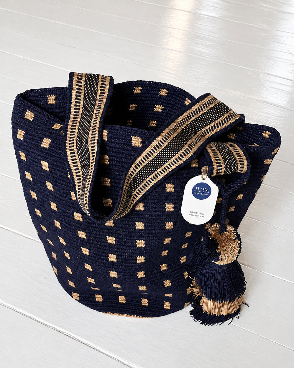 Premium quality handcrocheted in one single proces - by Columbian artisans