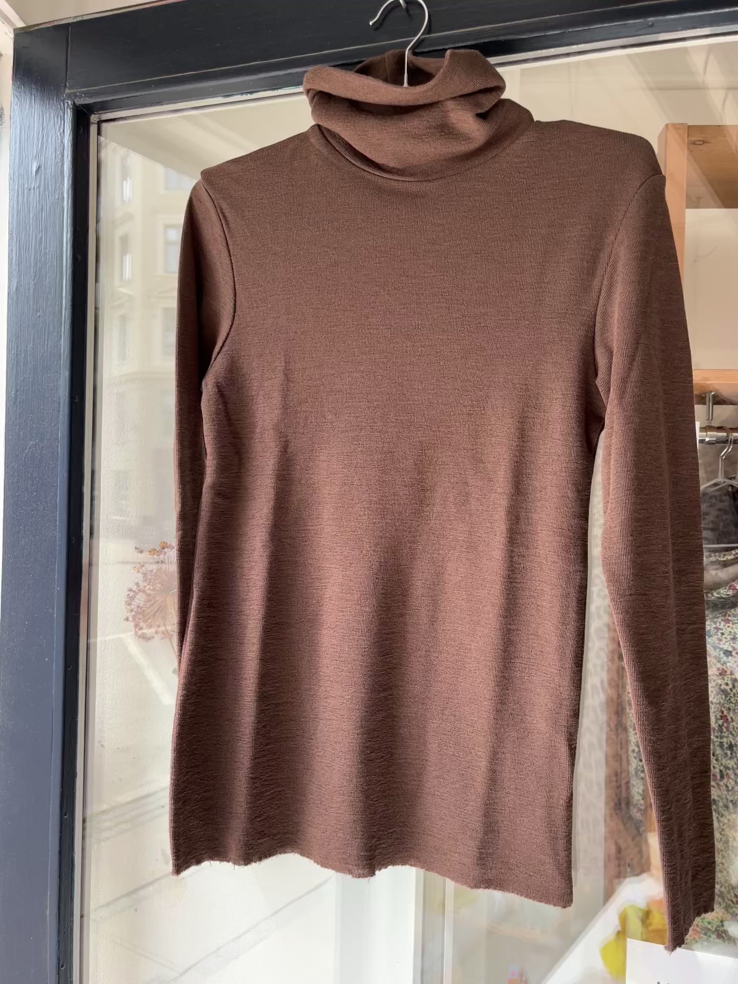 Pure merino roll-neck chesnut